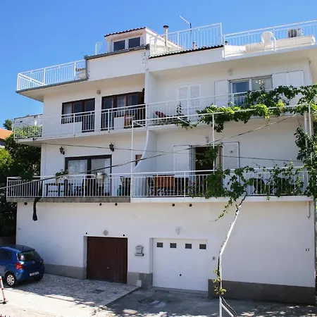 Apartments By The Sea Mastrinka, Ciovo - 1005 *