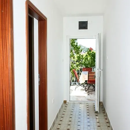 Apartments By The Sea Mastrinka, Ciovo - 1005